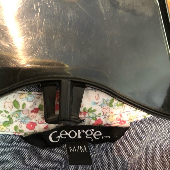 ✨3/$30✨George thin jean T-shirt. - Picture 2 of 4